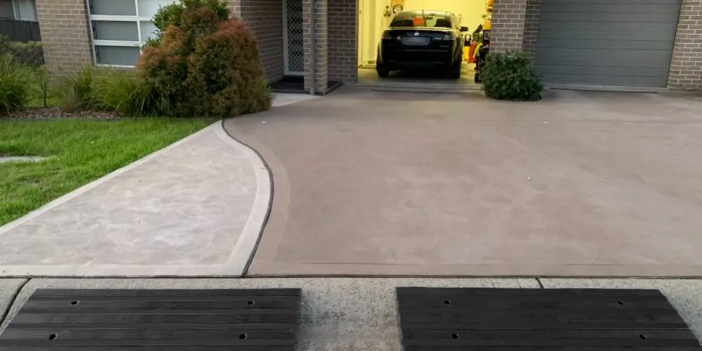 Curb ramp solution for smooth entry