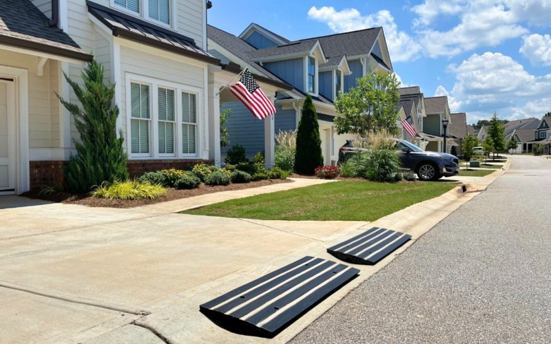 CurbMaster Pro™ EasyMount Driveway Ramps w Reflector