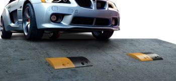 Non-slip rubber curb ramps offer superior traction, protecting your car from bottoming out and driveway scraping.
