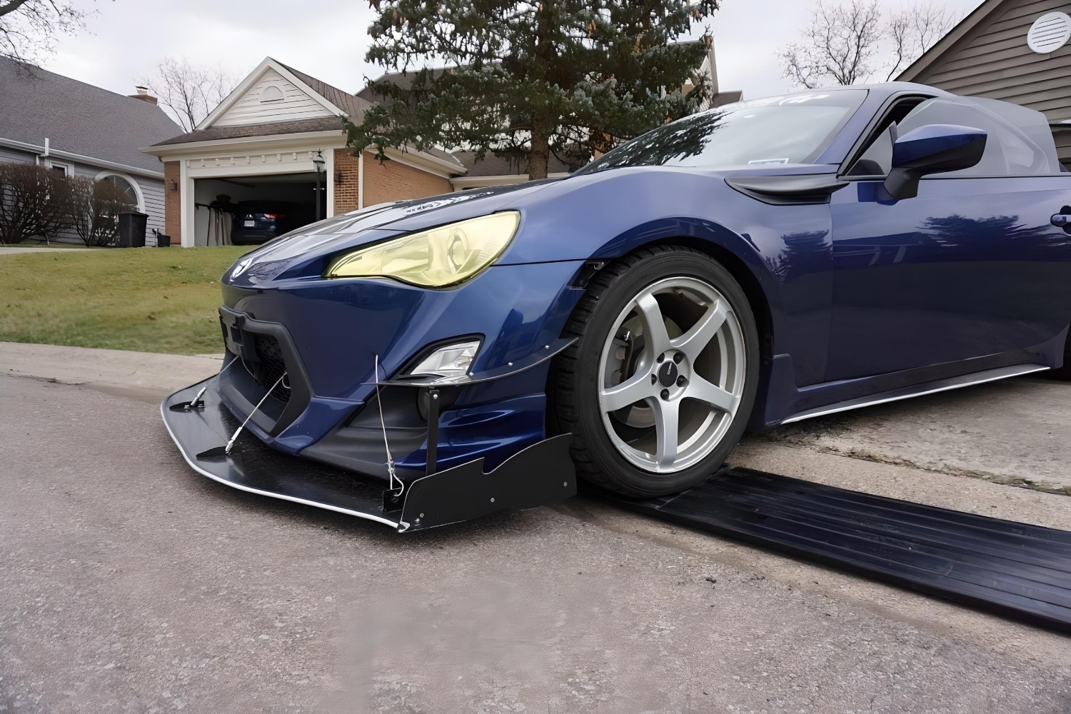 Curb ramp solution for low cars