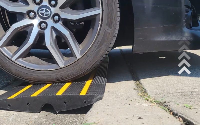 best-rubber-ramp-for-low-car-clearance-scrape-prevention-driveway-entry (1)-fotor-20231126211021