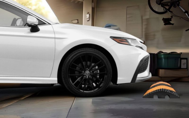 low-car-clearance-solution-for-garage-entry-clearance-guard-rubber-curb-ramp-fix-steep-driveway-entrance-and-prevent-car-scraping-driveway-straddling (1)
