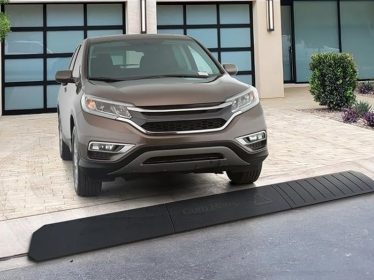 Vehicle ramp for improved car clearance